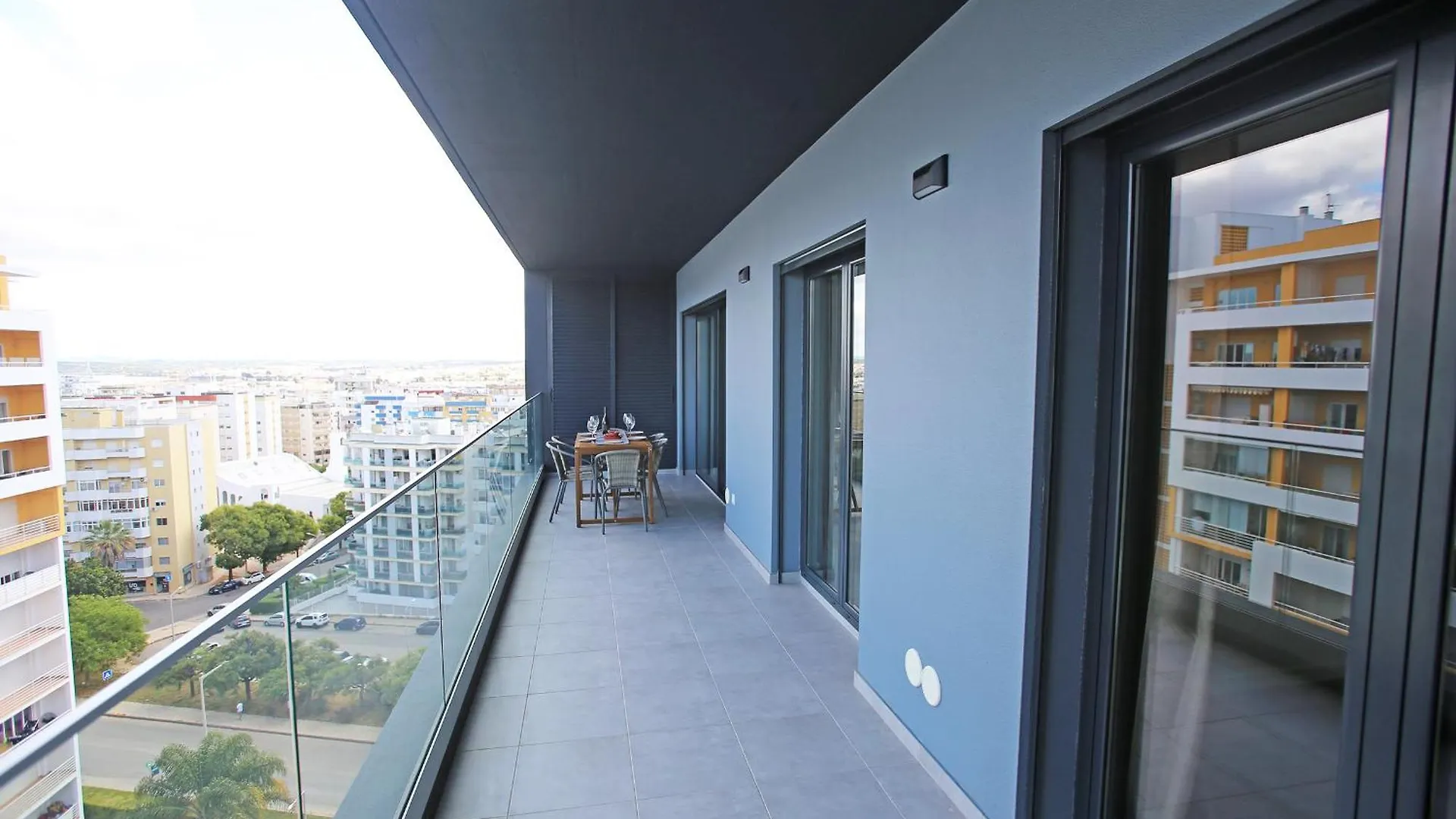 B24 - Terrace Quintao Apartment In Portimão