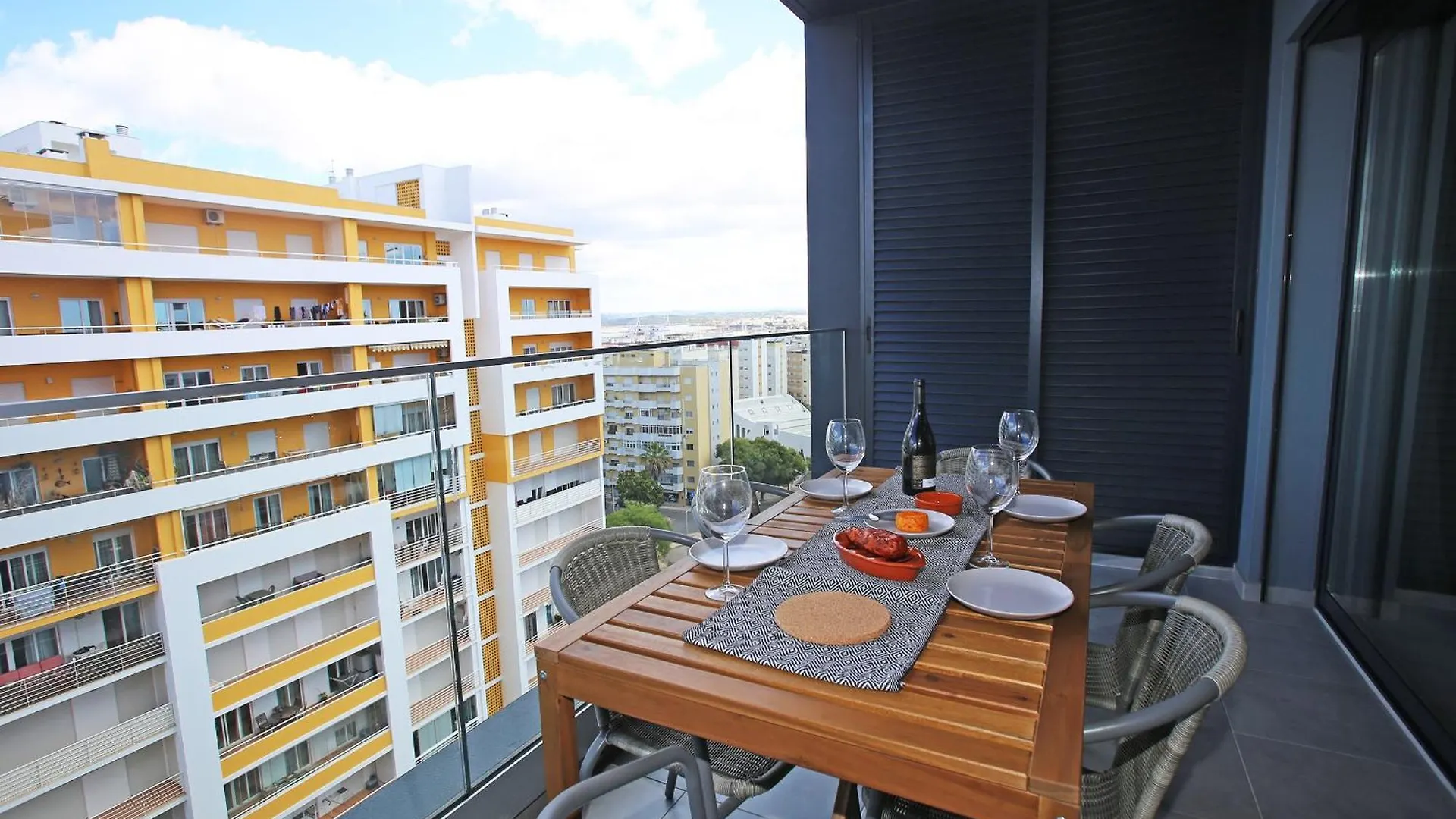 B24 - Terrace Quintao Apartment In Portimão