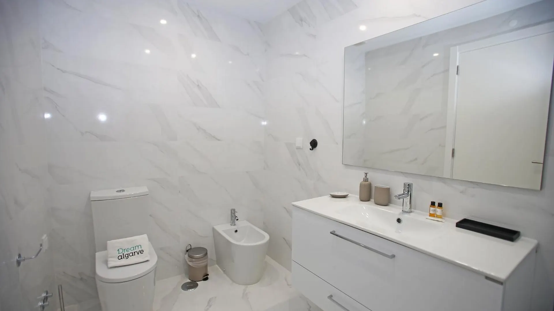 B24 - Terrace Quintao Apartment In Portimao