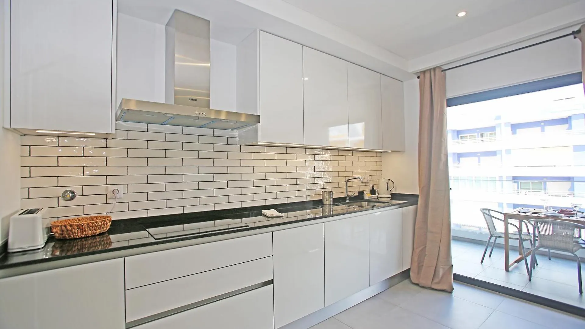 B24 - Terrace Quintao Apartment In Portimao