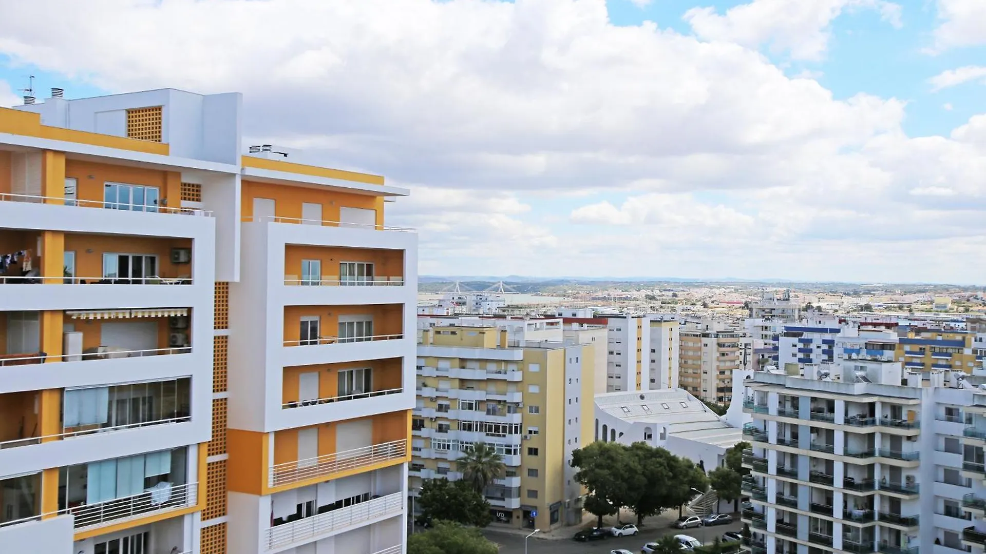 B24 - Terrace Quintao Apartment In Portimao